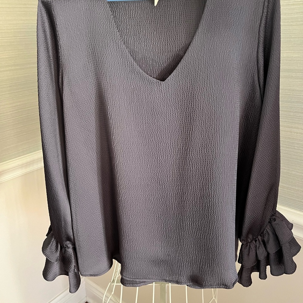 Boutique Gray Long sleeve blouse with ruffle cuff detail